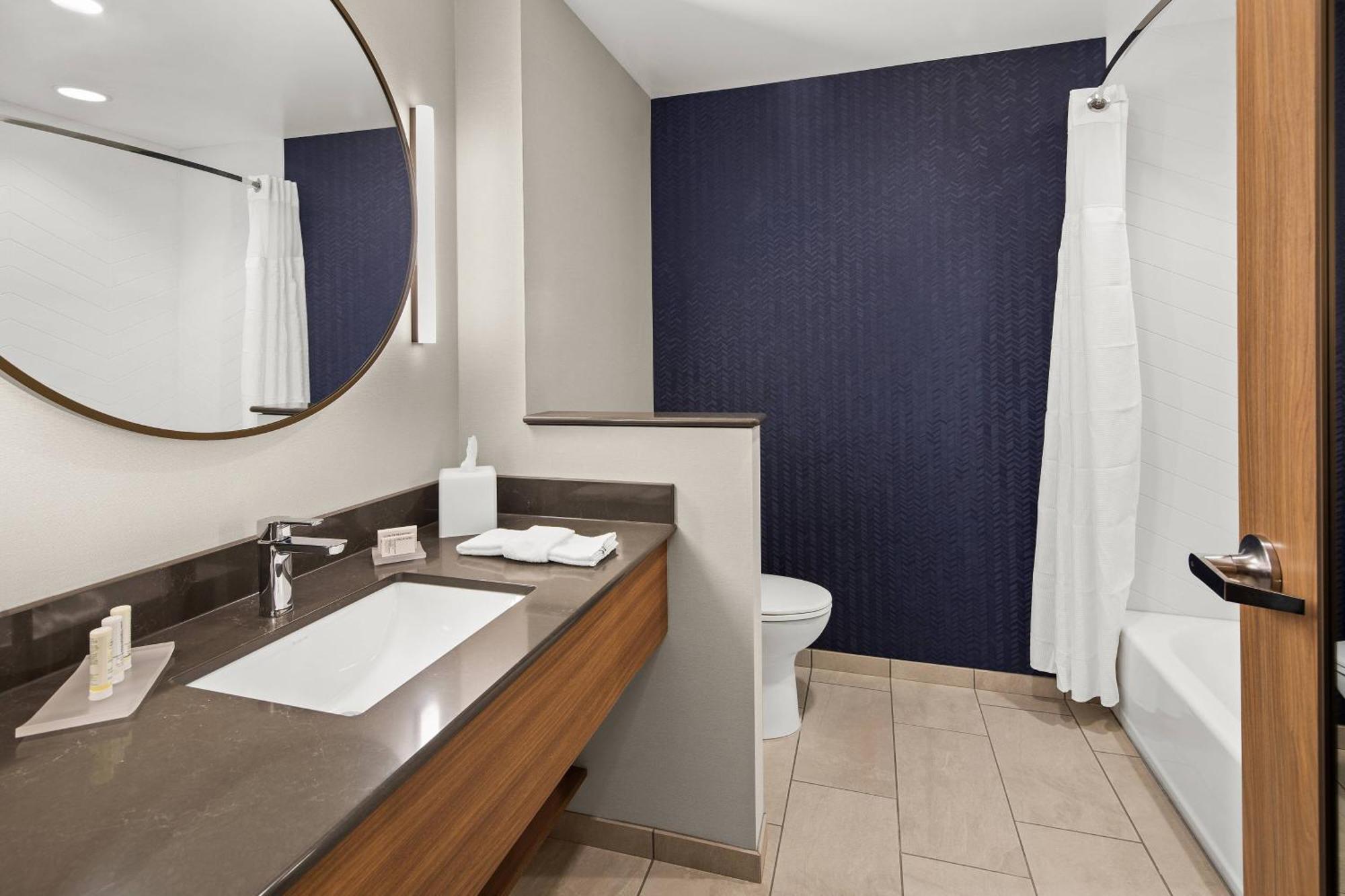 Fairfield By Marriott &